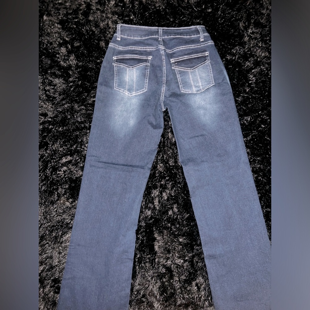 i’m selling low rise bootcut jeans :)